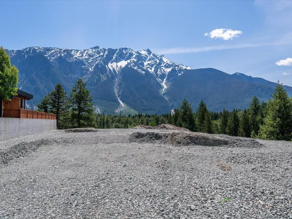 1770 Pinewood Dr, Pemberton, BC V0N 2L3