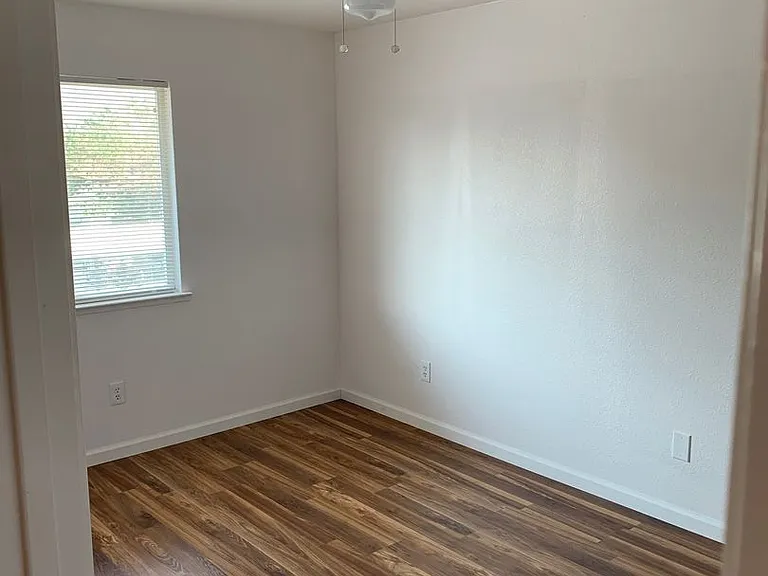 Peppertree Apartments — Photo 8
