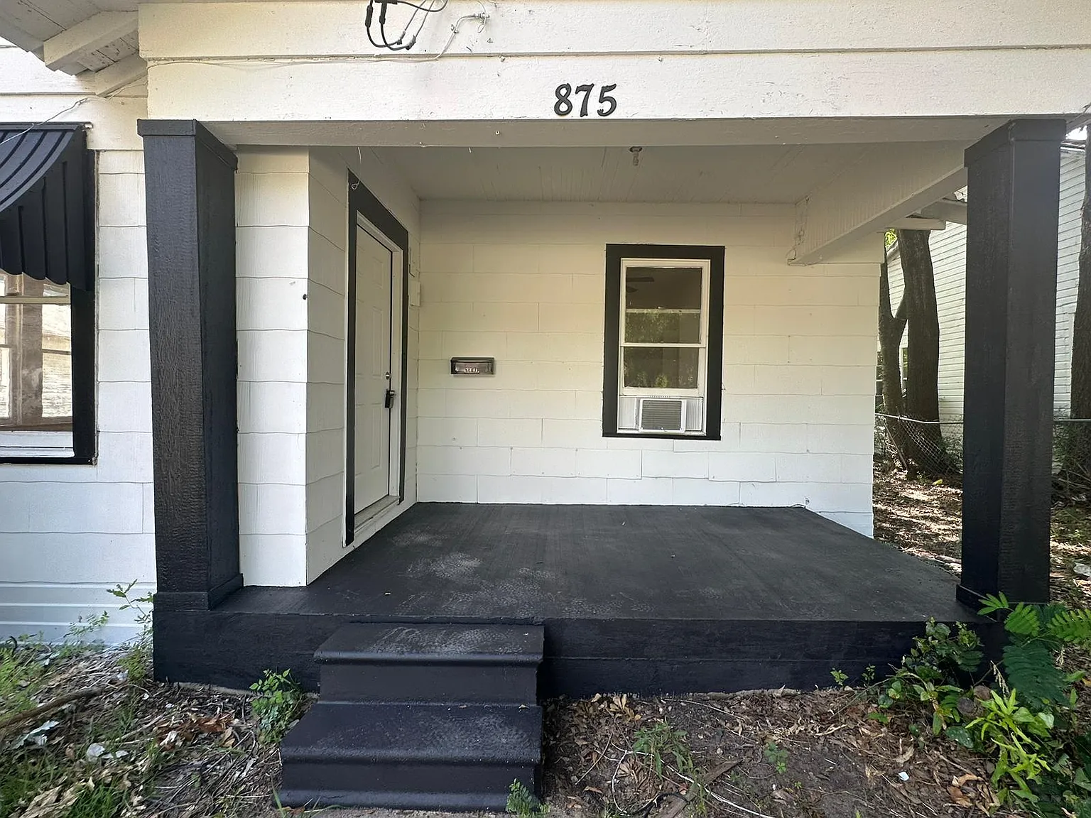 3 bed, 1300 sqft, $1,160 — Photo 1