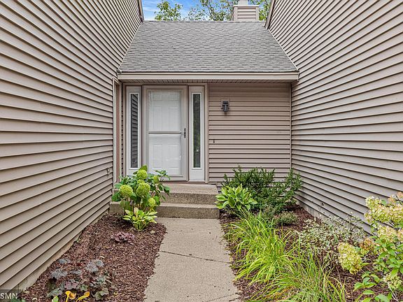 2nd image of 453 Hunter Hill Rd