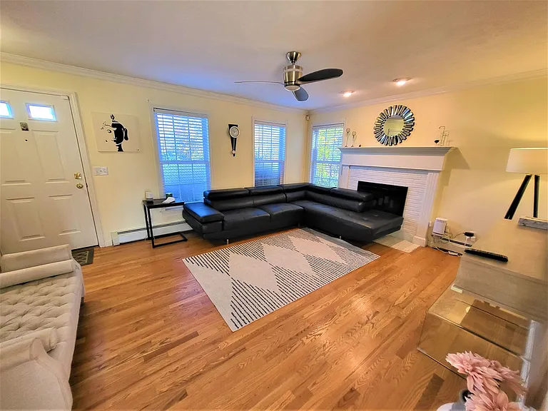 21 Hines Rd — Photo 5