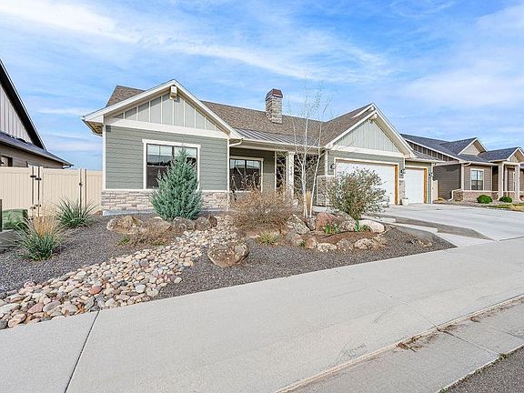 2nd image of 819 Red Apple Rd