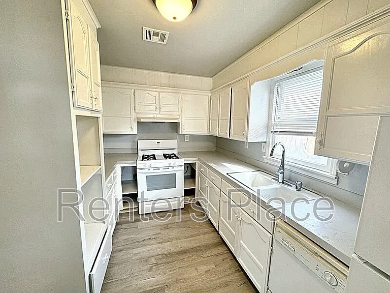 5 S Hickory St — Photo 3