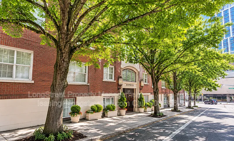 Studio, 1.0 bath, 335 sqft, $1,095 — Photo 4