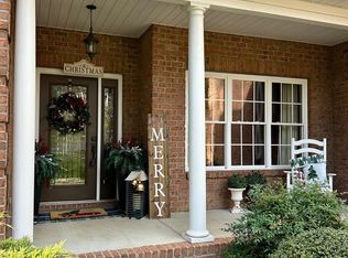 5005 Woodwinds Dr NE, Hickory, NC 28601