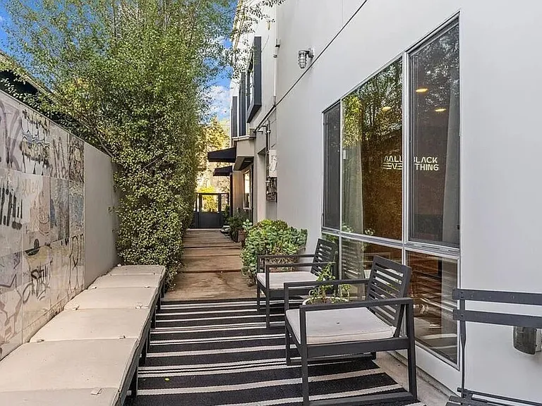 615 6th Ave #1/2 — Photo 36