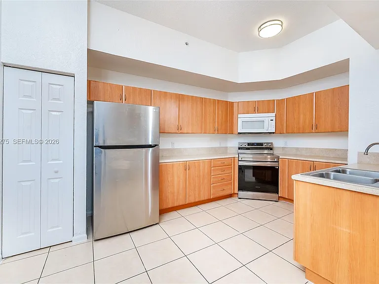 2851 Riverside Dr #207 — Photo 9