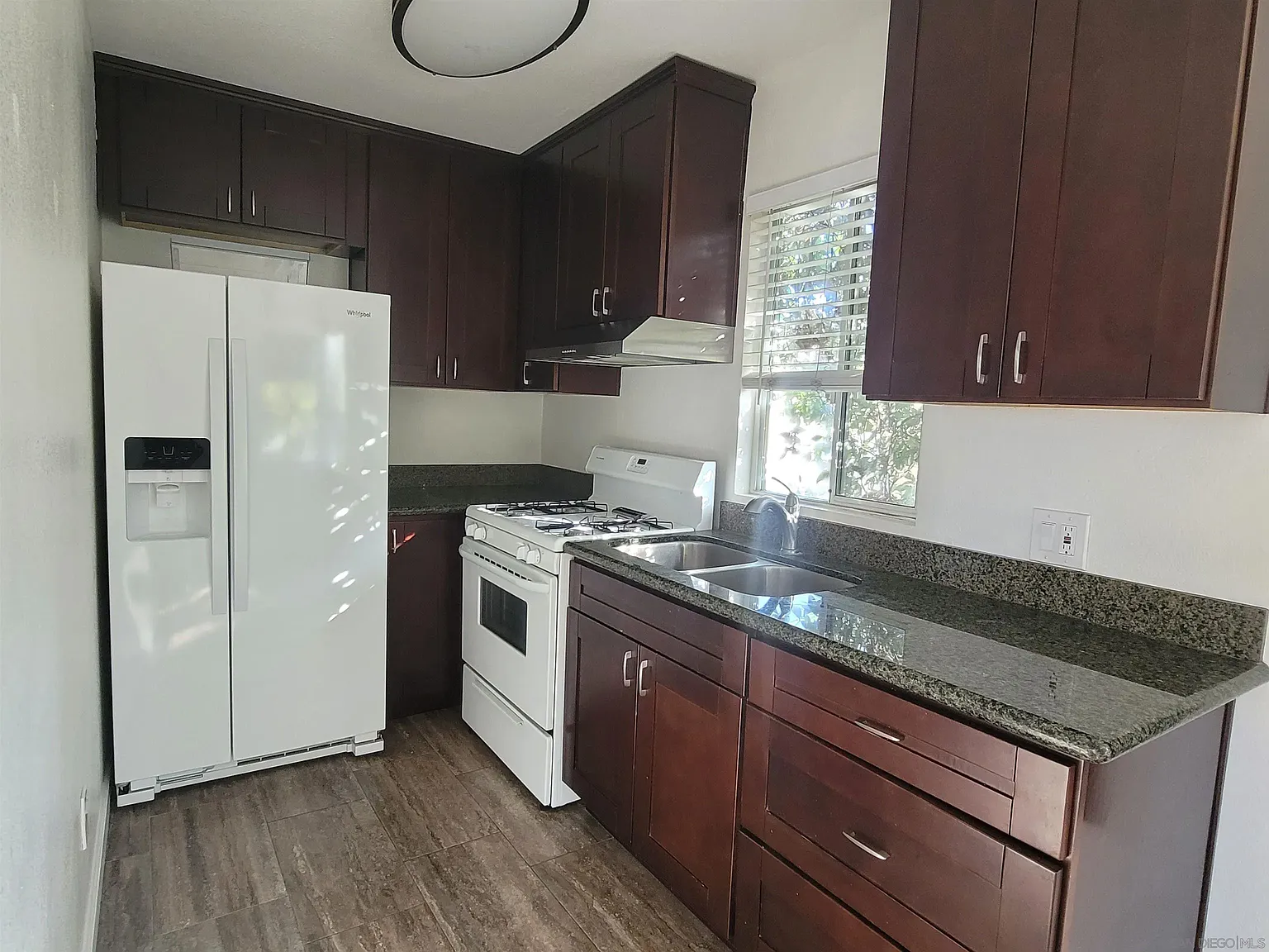 1 bed, 1.0 bath, 600 sqft, $2,050 — Photo 2