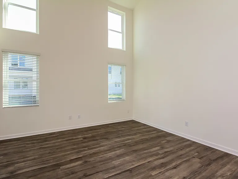 1608 Corbett St — Photo 2