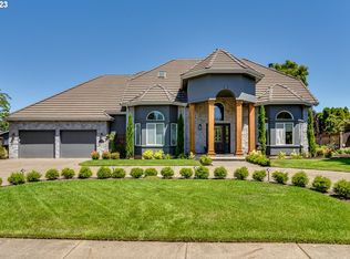 938 McKenzie Crest Dr, Springfield, OR 97477