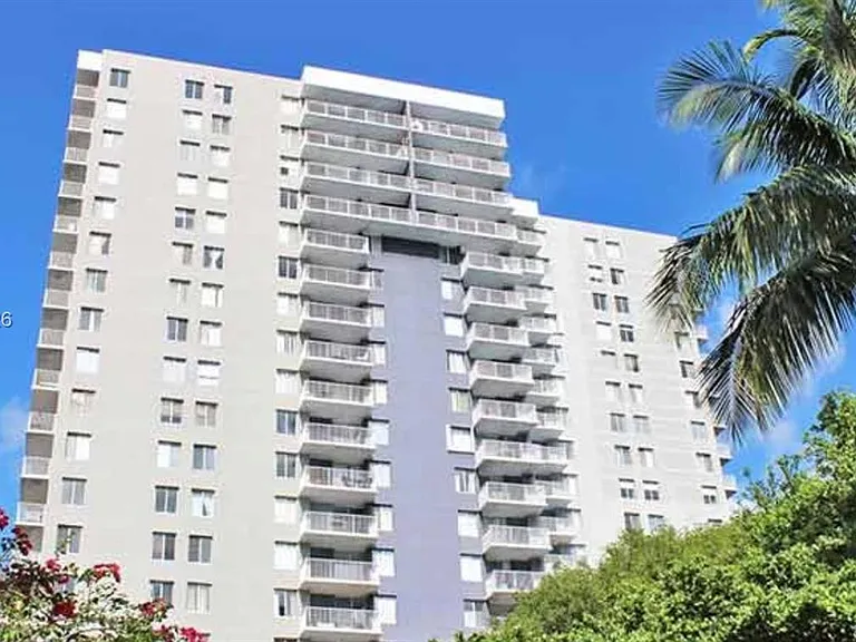 800 N Miami Ave #E-1605 — Photo 2