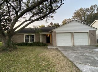 210 Pecan Valley Ct, Friendswood, TX 77546