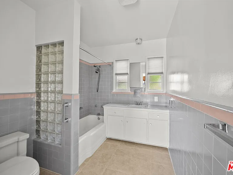 100 E Kenneth Rd — Photo 8