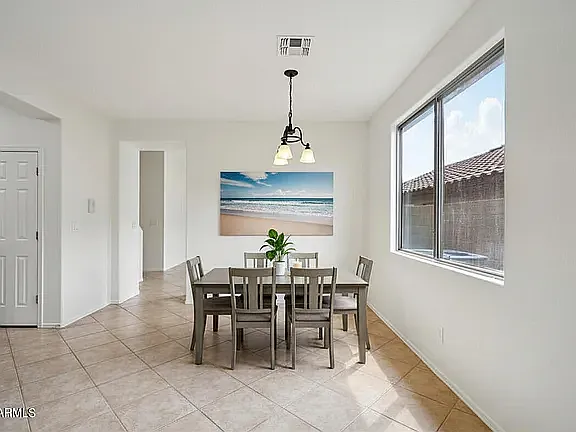 5 bed, 2199 sqft, $2,500 — Photo 2