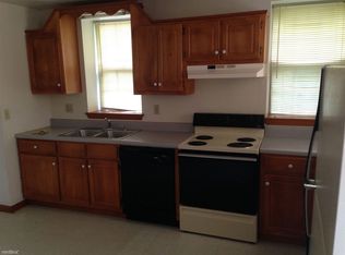 703 Country Club Dr, Tullahoma, TN 37388