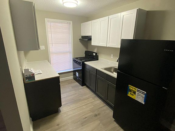 3rd image of 3855 Jackson Ave #1