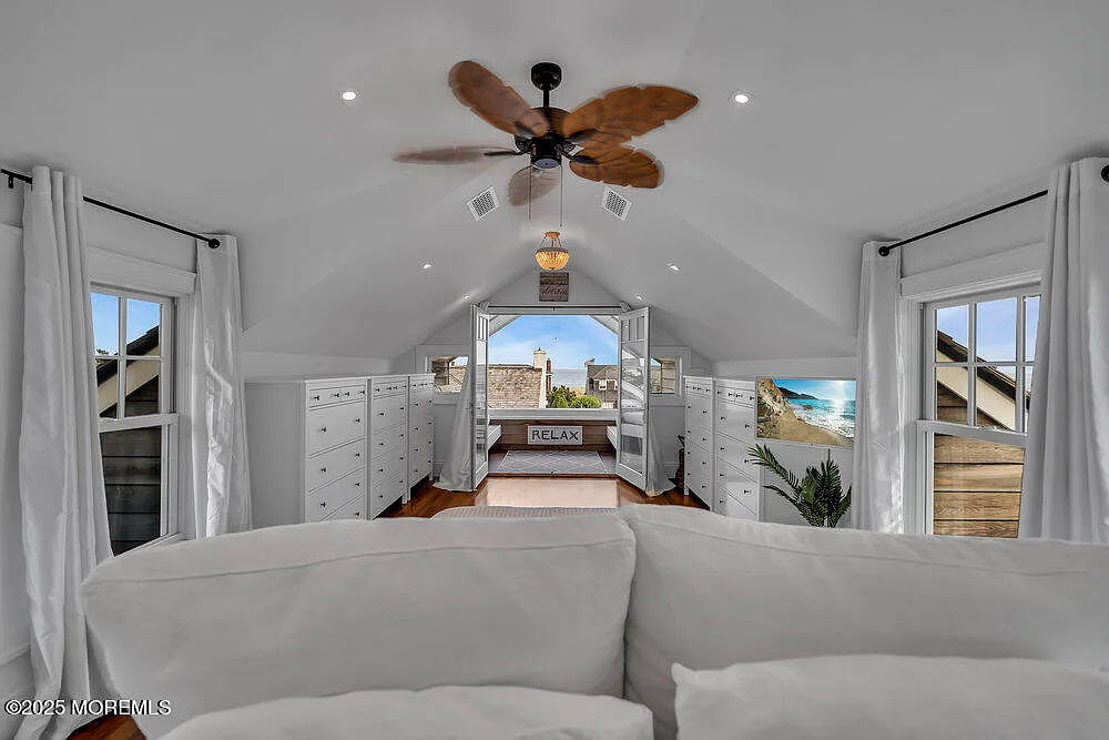 4 bed, 4.5 bath, 2691 sqft, $20,000 — Photo 4