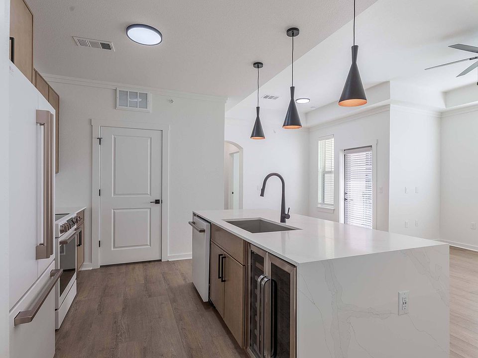 Five810 Southlands, Aurora, CO, Premium
