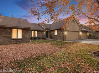 6121 Westbrooke Dr #7, West Bloomfield, MI 48322