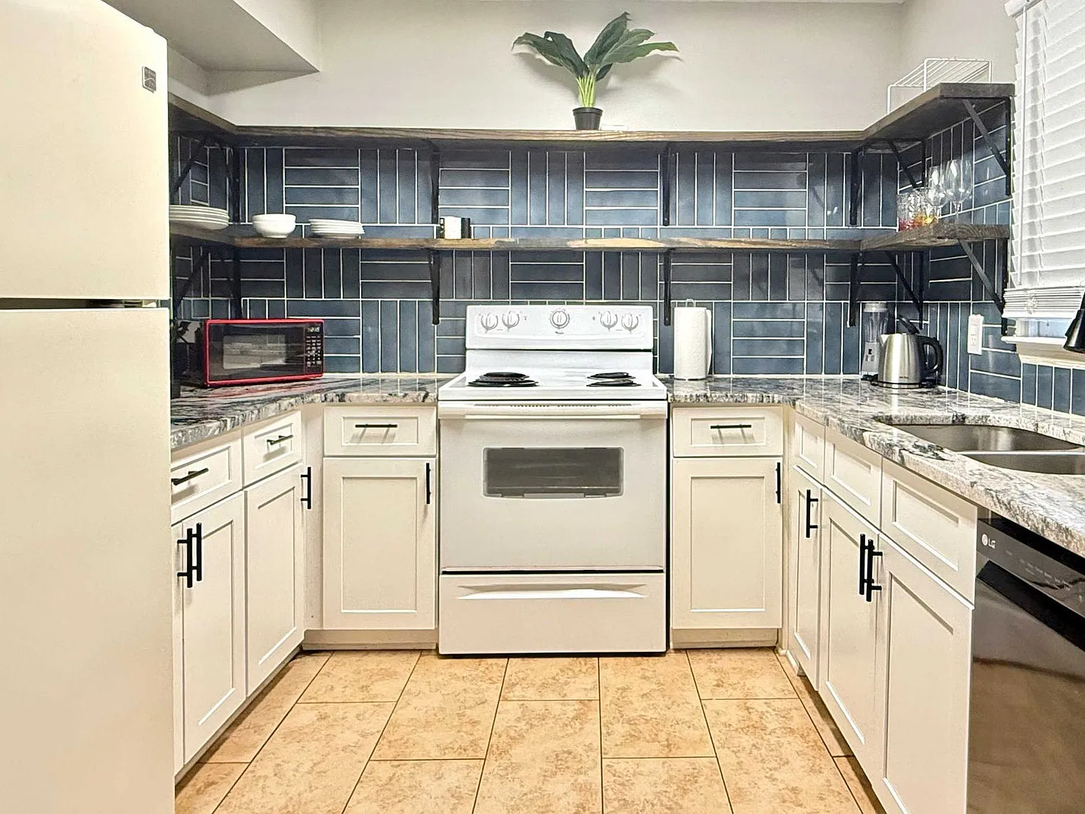 2 bed, 2.0 bath, 1194 sqft, $2,932 — Photo 4