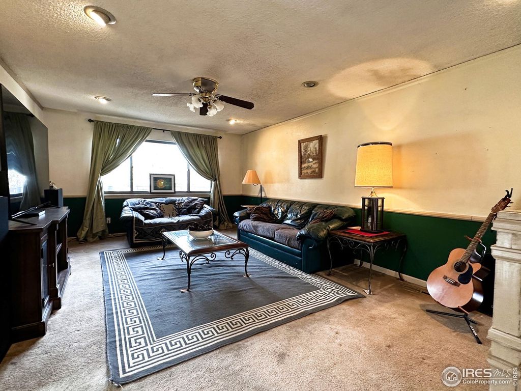 2421 Oleander Ct