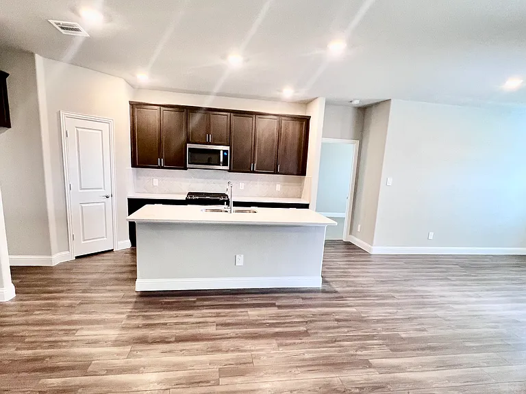 2367 Aspen Hill Dr #1 — Photo 4