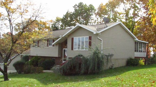 1st image of 33 Oakwood Dr