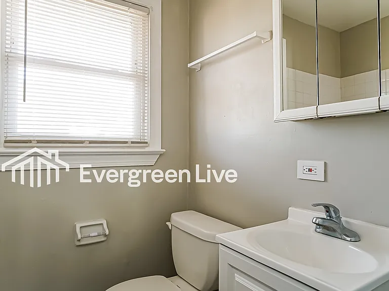 1820 N Lakeland Dr — Photo 13