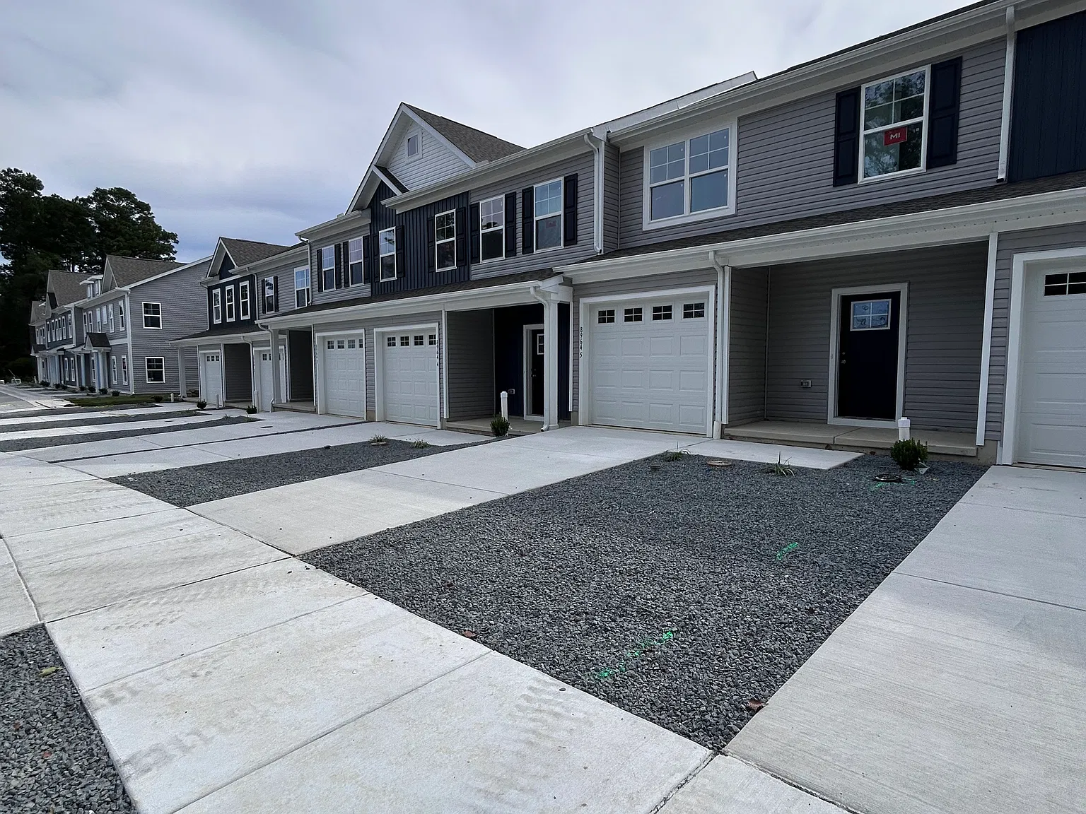 3 bed, 2.5 bath, 1625 sqft, $2,199 — Photo 2
