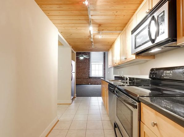 1321 1/2 E Main St #211