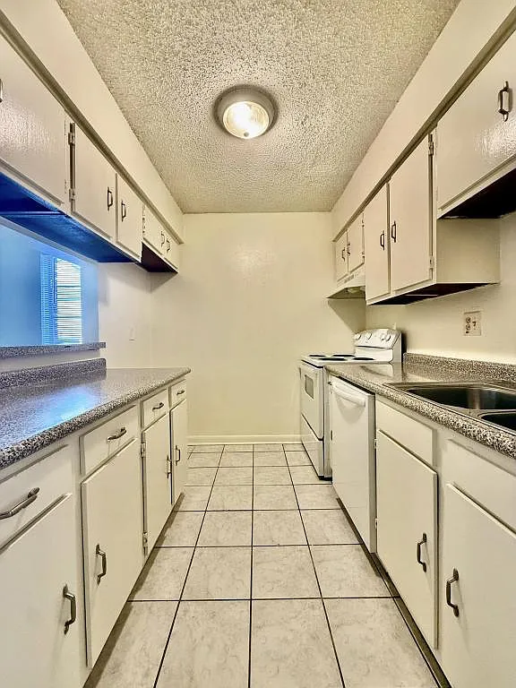 1624D Newport Place — Photo 2