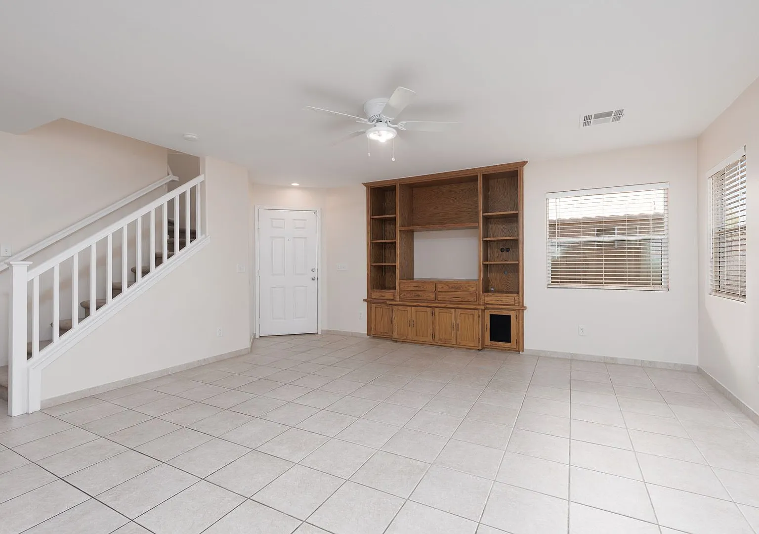 Well mainted SW 3 bedroom home for only $1895! — Photo 3