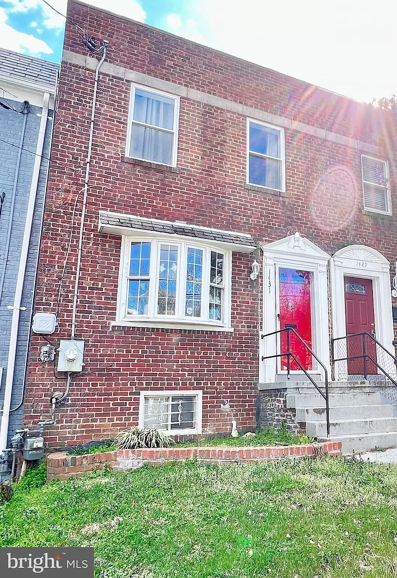 1431 Bangor St SE photo 1