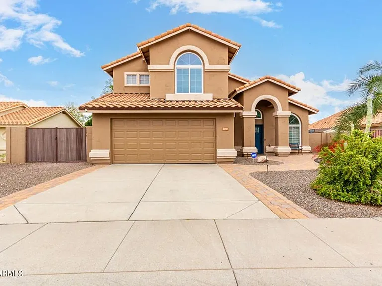 7217 W Crest Ln — Photo 1