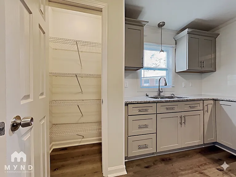 6143 Castle Ct — Photo 4