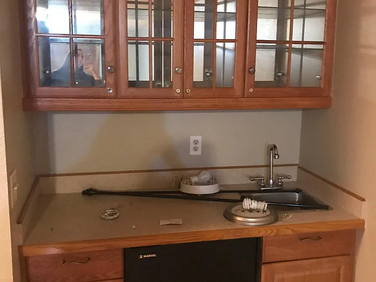 Basement wet bar