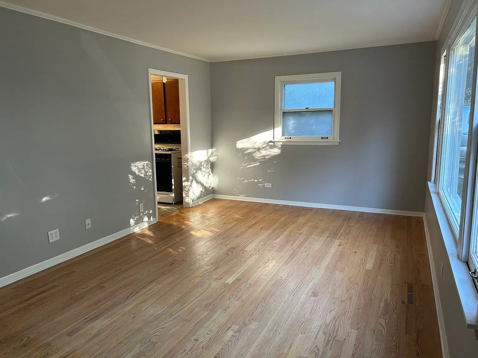 4 bed, 1.5 bath, 1364 sqft, $2,500 — Photo 3