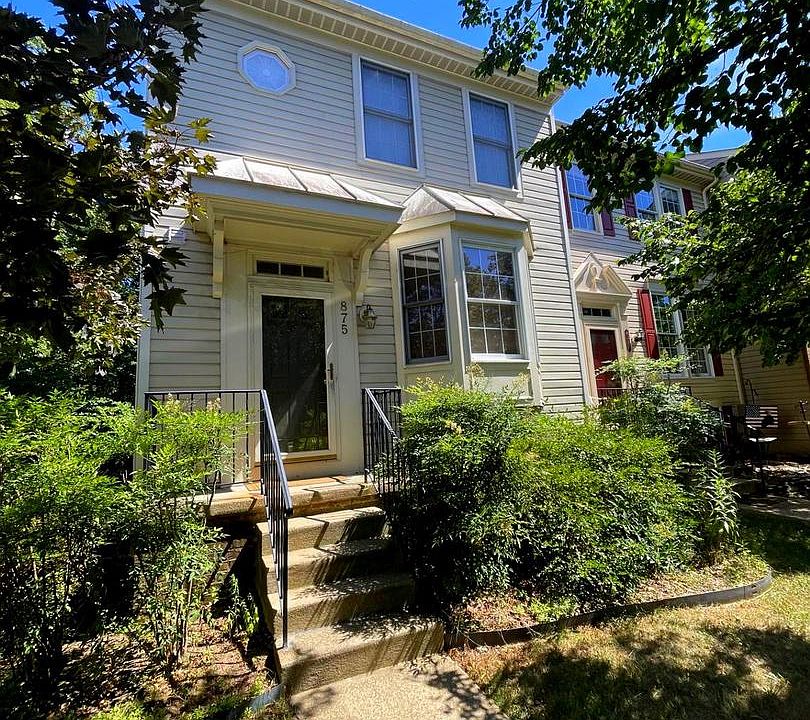 1st image of 875 Chestnut View Ct