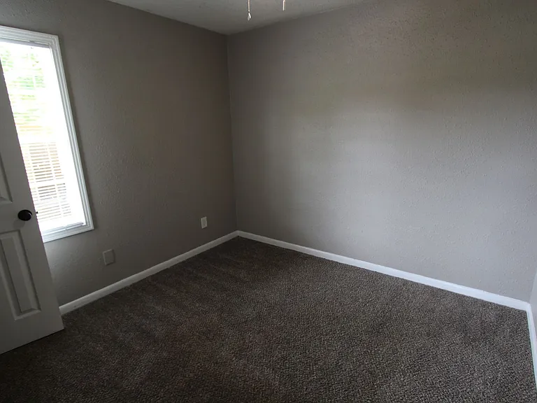 637 Leacrest Ave — Photo 5