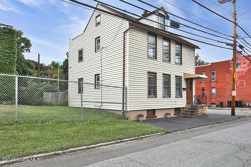 4th image of 118 Ida Street