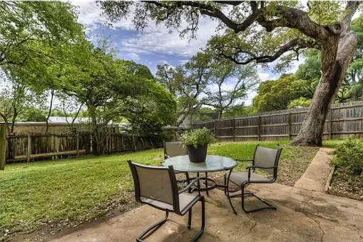 3 bed, 2.0 bath, 1400 sqft, $4,050 — Photo 4