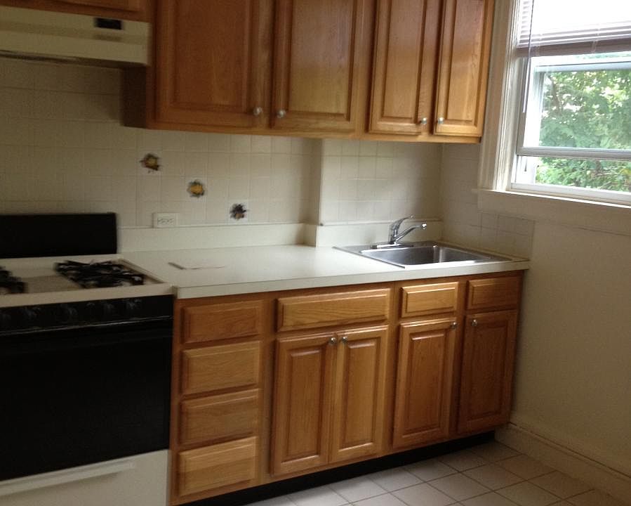 1st image of 21 Cassilis Ave APT 3