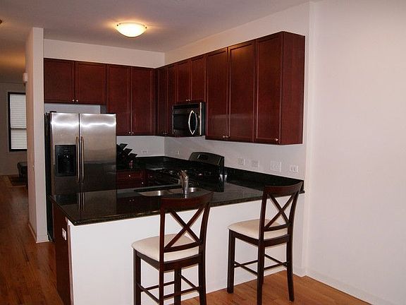 4th image of 512 W Elm St