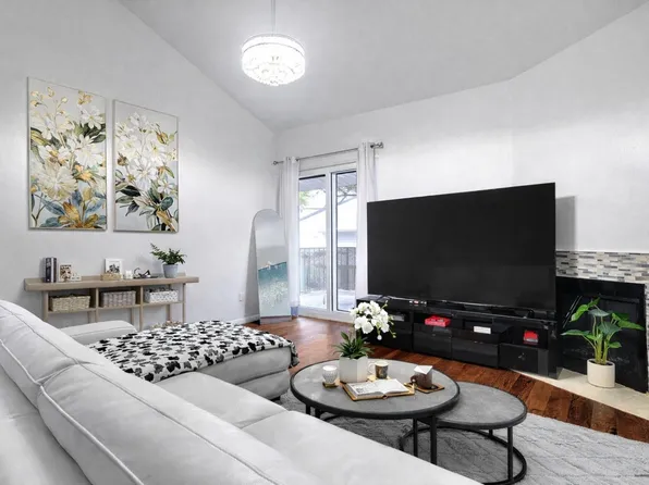 10811 Richmond Ave APT 68, Houston, TX 77042