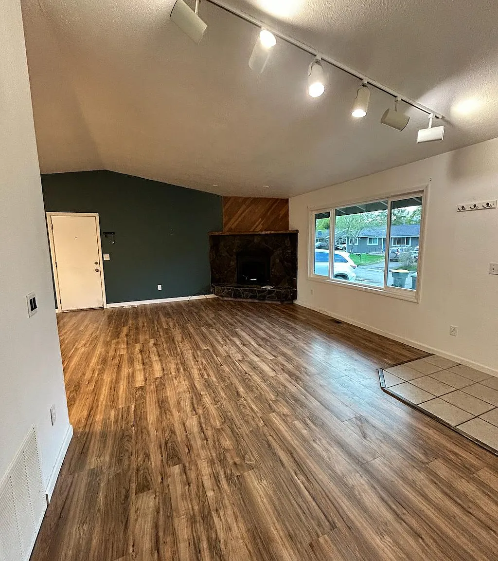 3 bed, 1196 sqft, $2,500 — Photo 4