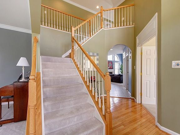 Inviting two story foyer