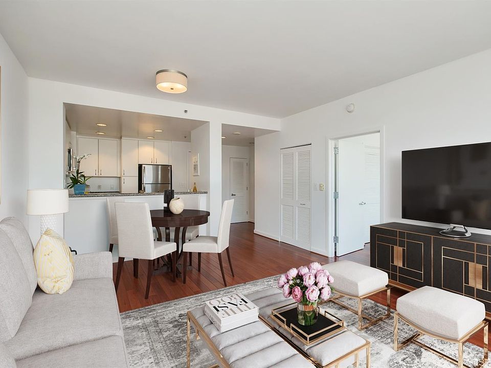 1st image of 260 King St Unit 545