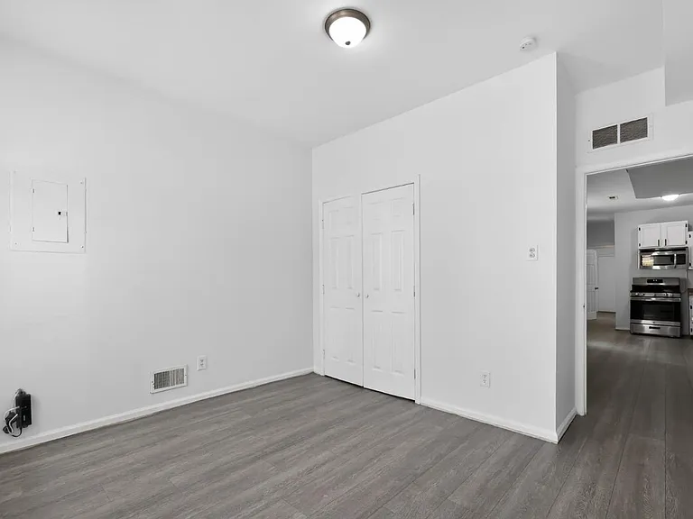606 S Claymont St #1 — Photo 8