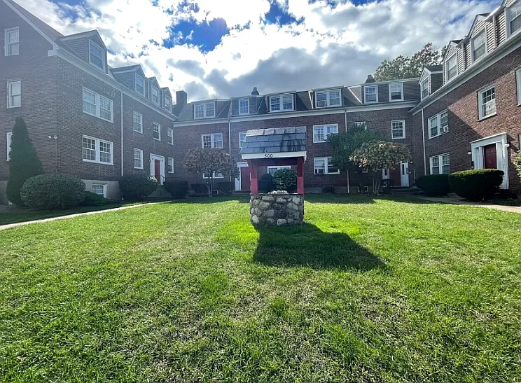 500-502 Alma Ter #6B — Photo 7