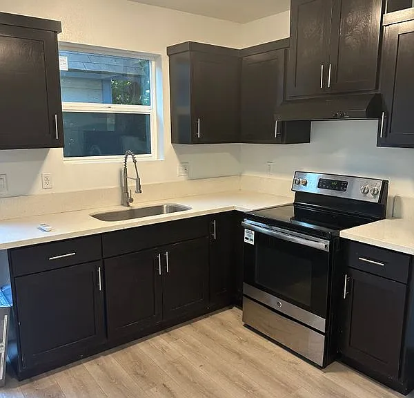1351 1/4 E 41st Pl — Photo 4